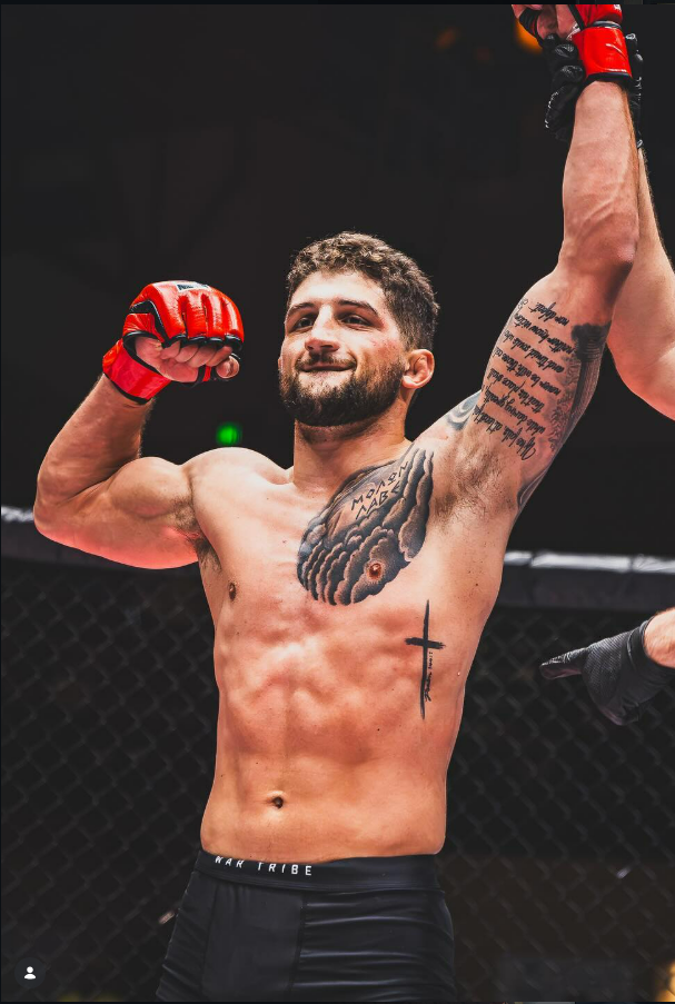 Johnny Mologousis (Chicago, IL)